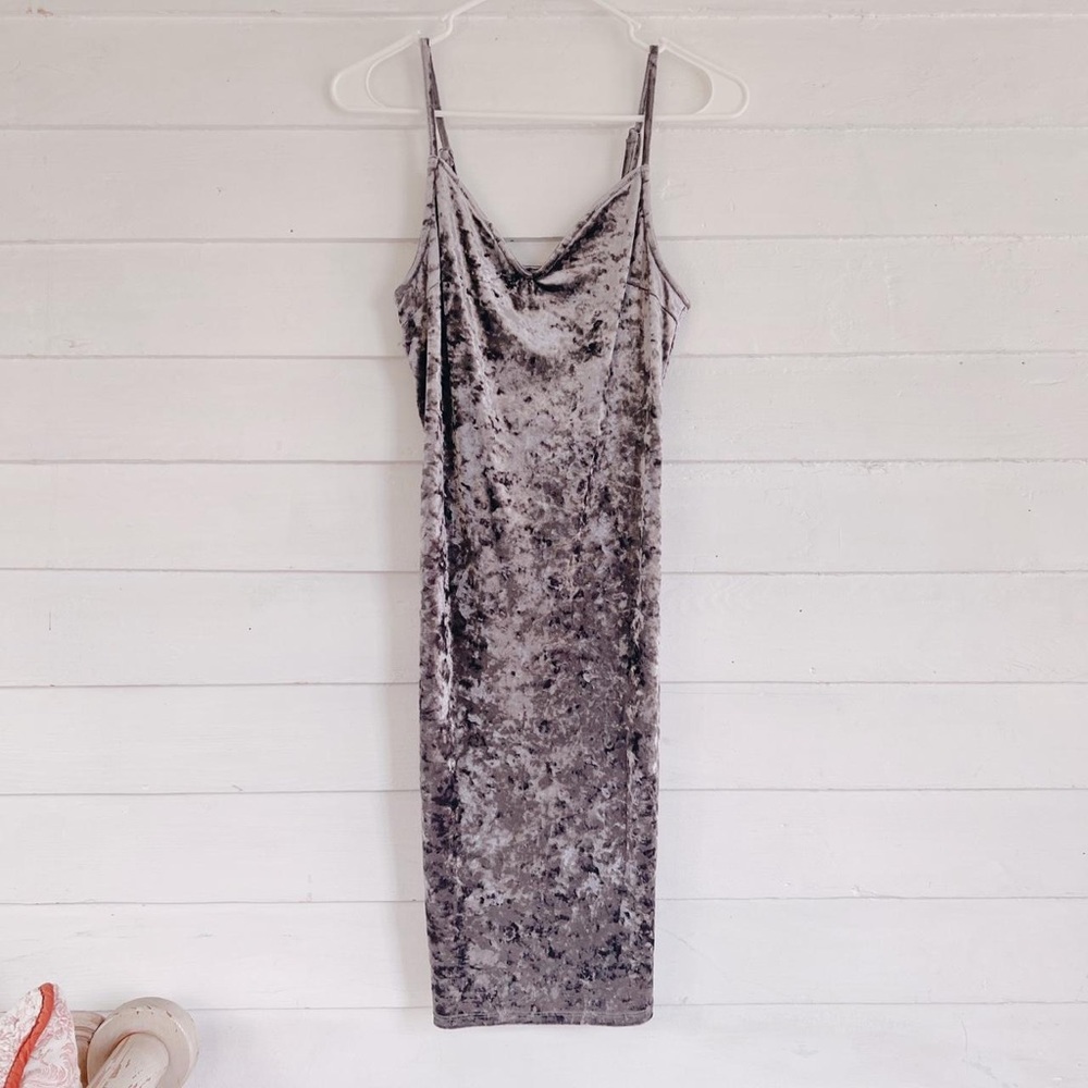 Silver/Grey Iridescent Velvet Bodycon Dress by Kendall & Kylie 🤍